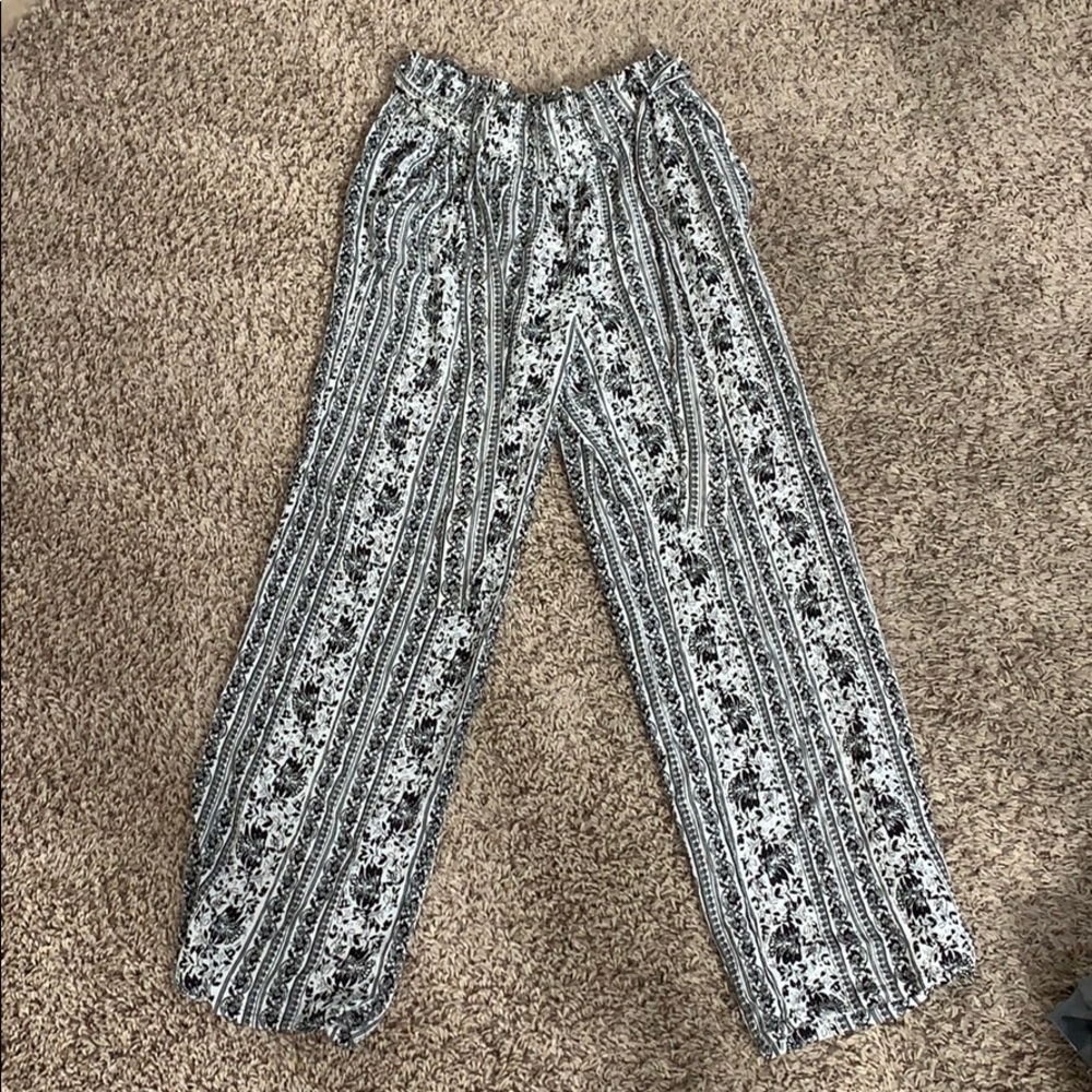 black and white flowy pants